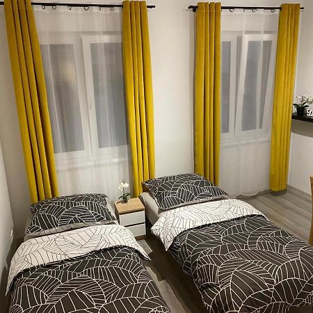 Apartament Przy Rynku Kambar Apartment Boleslawiec  Exterior foto