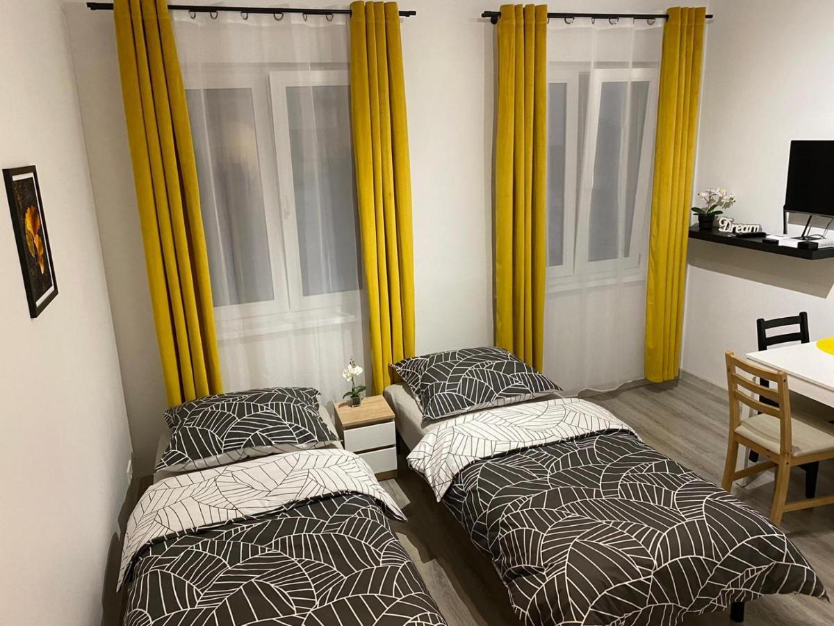 Apartament Przy Rynku Kambar Apartment Boleslawiec  Exterior foto