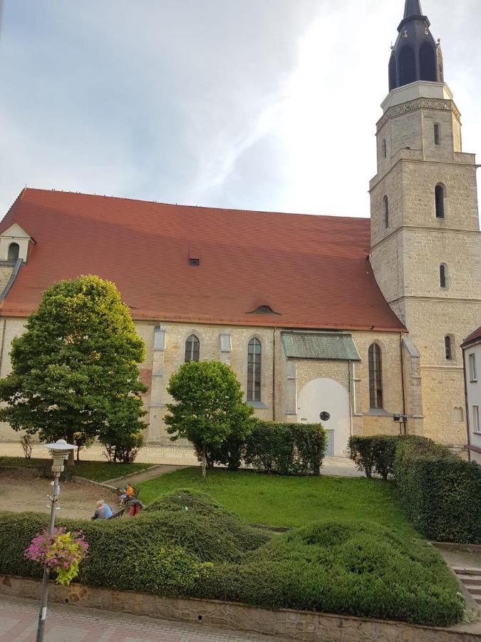 Apartament Przy Rynku Kambar Apartment Boleslawiec  Exterior foto